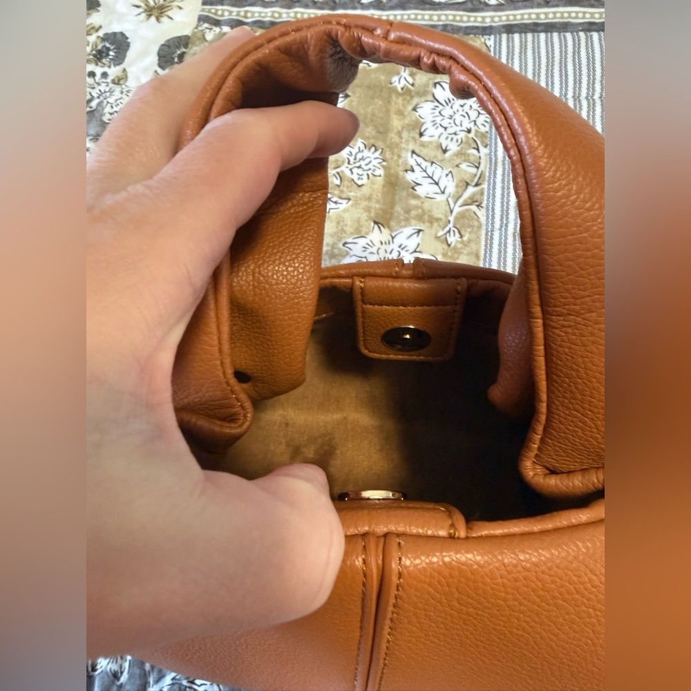 Elegant Brown Handbag - Picture 6 of 8